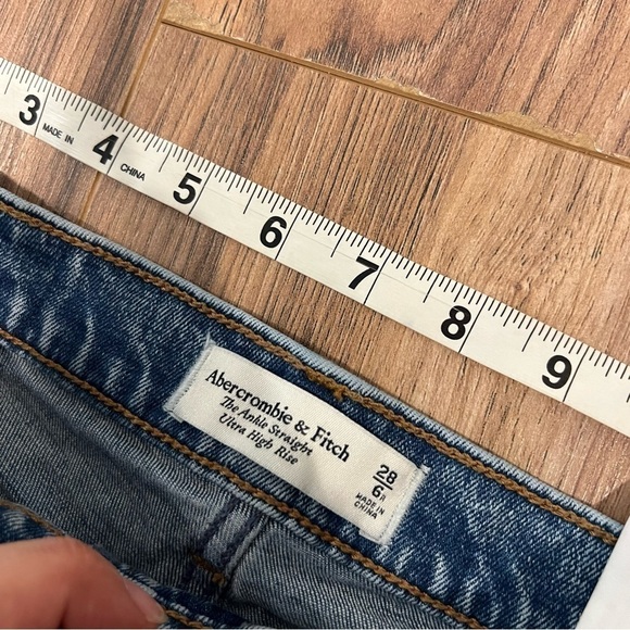 Abercrombie & Fitch Patchwork Ultra High Rise The Ankle Straight Jean - Picture 8 of 10